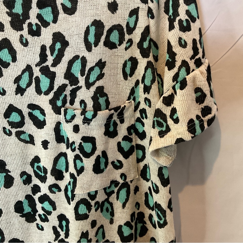 Hopely Women’s Short Sleeve Light Blue Leopard Print Waffle Knit Size Large - Picture 7 of 13